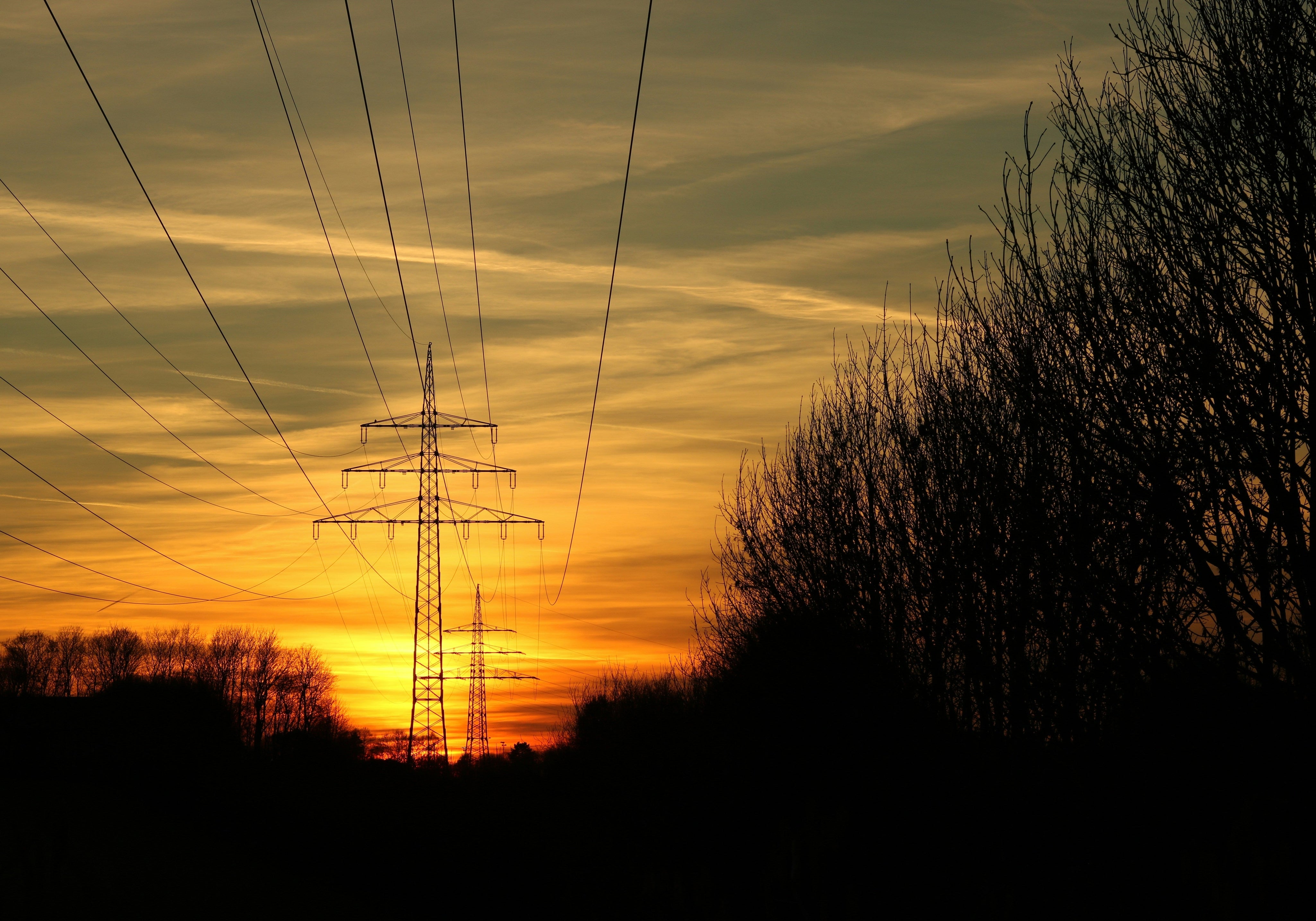 Alt om strøm: Hvad koster transport af el, og hvor kommer strømmen fra?