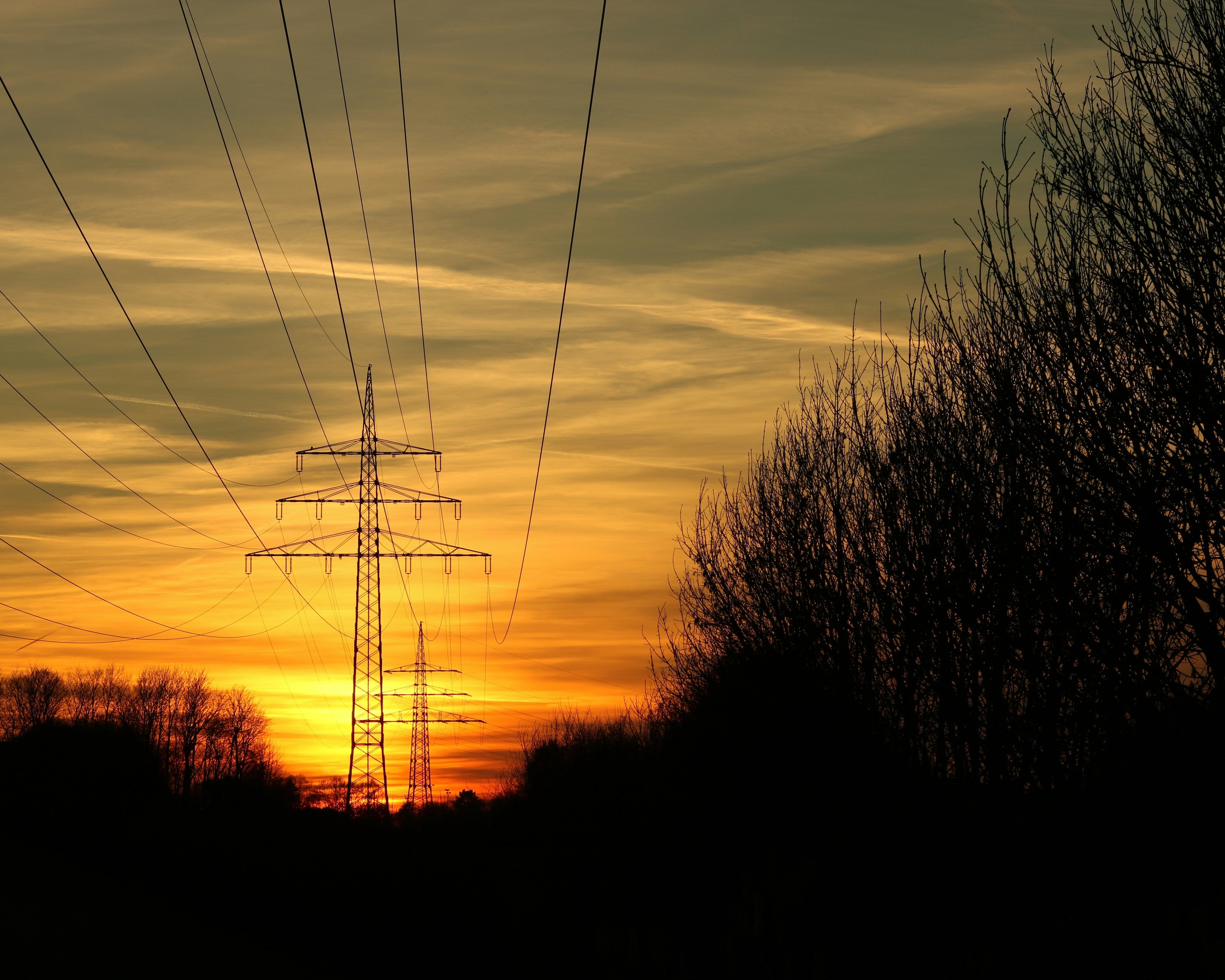 Alt om strøm: Hvad koster transport af el, og hvor kommer strømmen fra?
